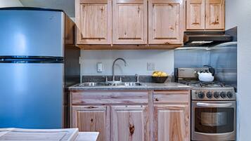 Fridge, microwave, dishwasher, coffee/tea maker