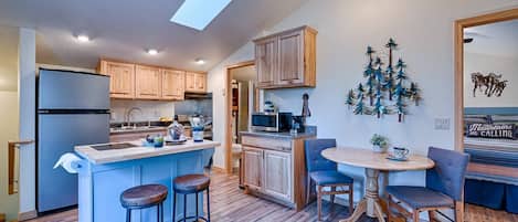 Réfrigérateur, micro-ondes, lave-vaisselle, cafetiÚre/bouilloire