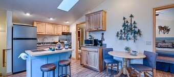 Sancho's Casita: Cozy Studio with Full Kitchen, 15 Minutes to Wolf Creek, 10 Minutes to Hot Springs