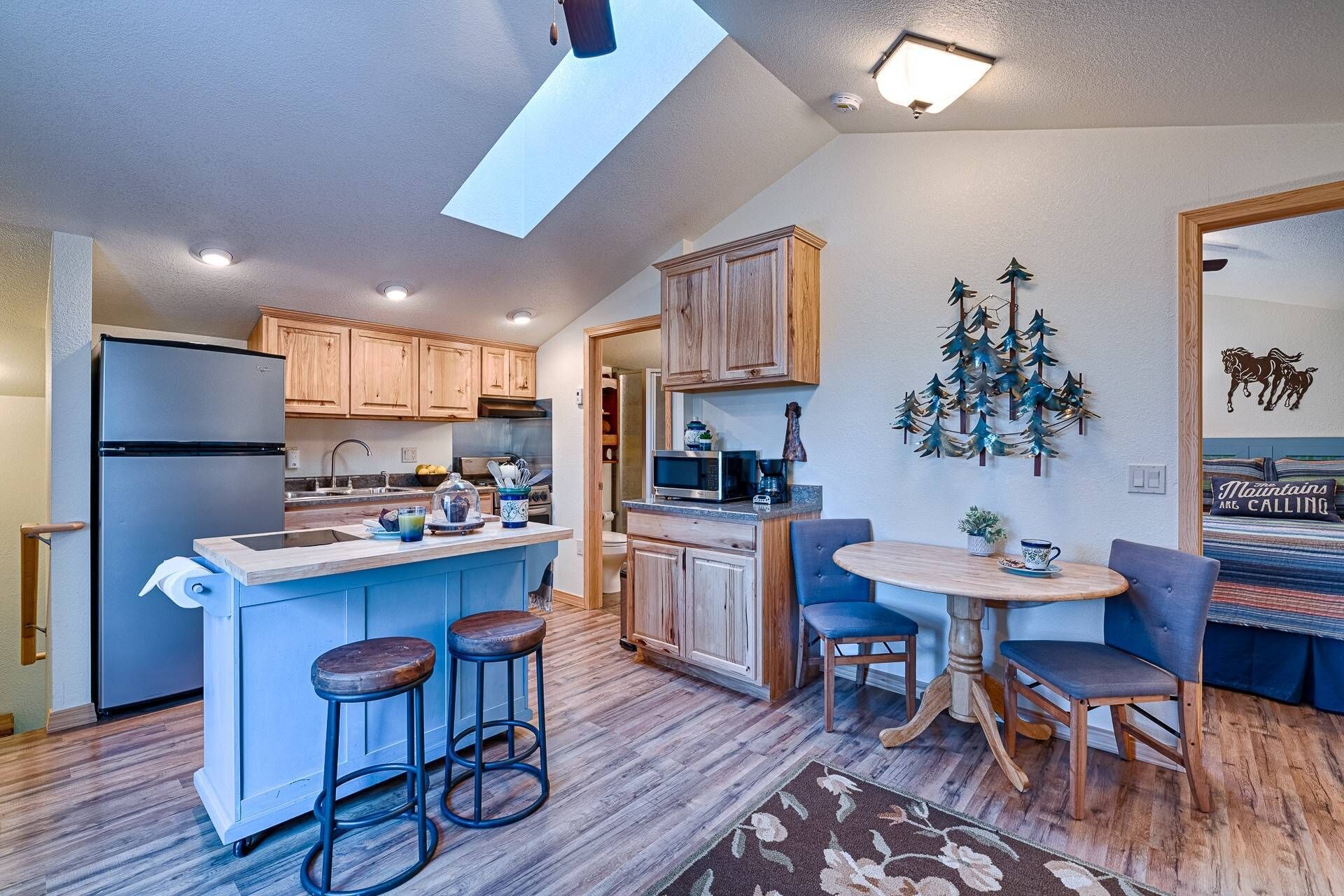 Fridge, microwave, dishwasher, coffee/tea maker