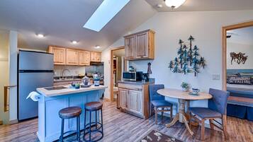 Fridge, microwave, dishwasher, coffee/tea maker