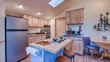 Fridge, microwave, dishwasher, coffee/tea maker