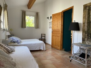 2 Schlafzimmer, Schreibtisch, Bügeleisen/Bügelbrett, kostenloses WLAN