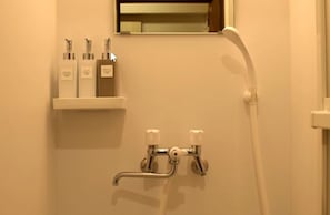 Bathroom shower - Guest House Blanc - Hostel (Shirakawa)