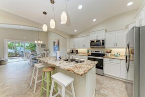 Fridge, stovetop, dishwasher