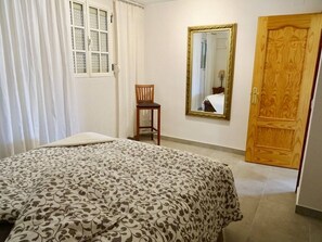 2 chambres, fer et planche à repasser, Internet, draps fournis