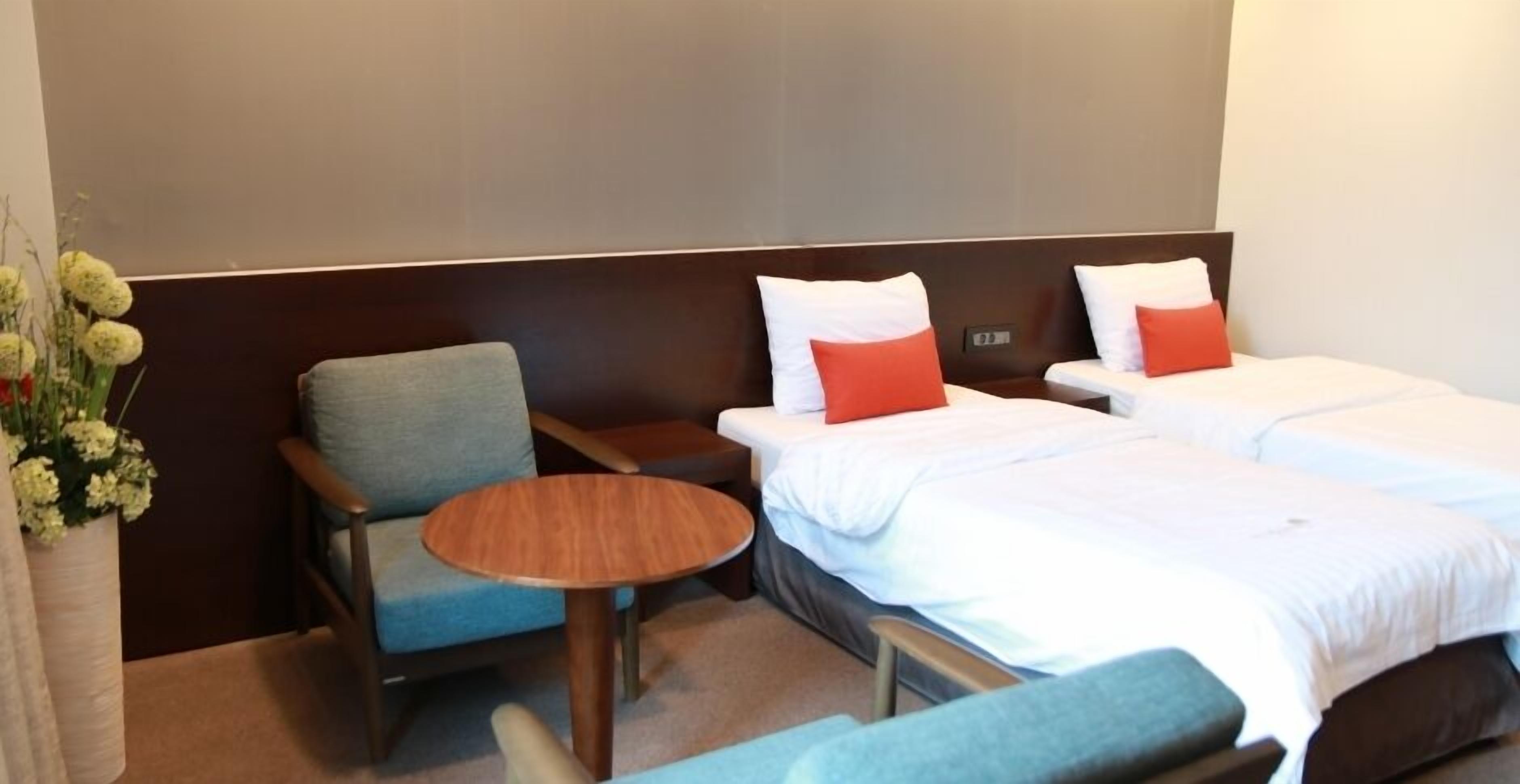 deluxe studio suite | premium bedding, memory-foam beds, desk, laptop workspace