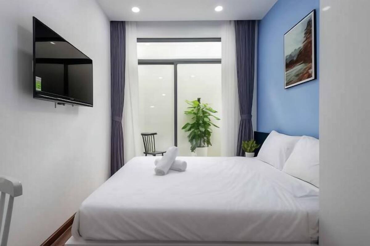 1 habitación, decoración personalizada, muebles diferentes y escritorio