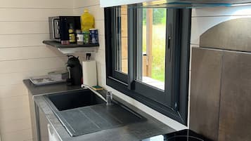 Refrigerador, microondas, parrilla de estufa y lavavajillas