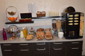 每日供應歐陸早餐 (每人 EUR10)