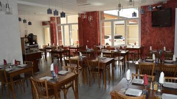 Lunch and dinner served