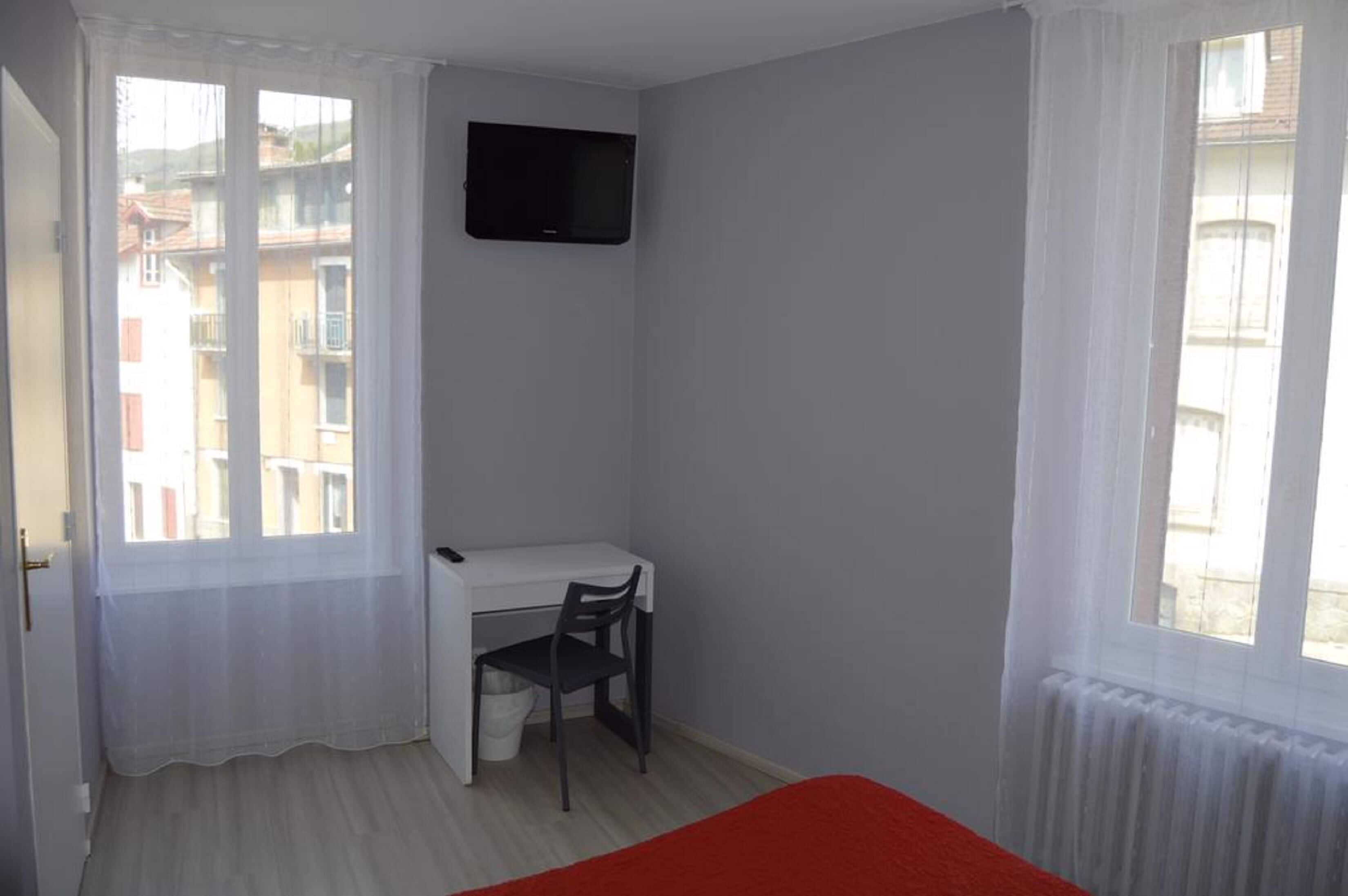 1 bedroom, individually decorated, individually furnished, desk