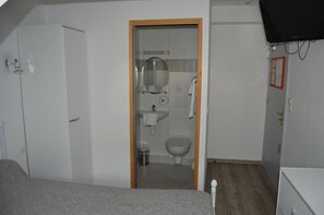 Double Room, Accessible | Accessible bathroom