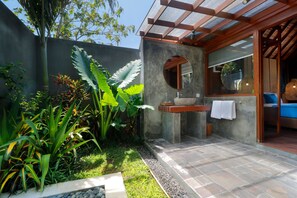 Deluxe Double Room | Bathroom