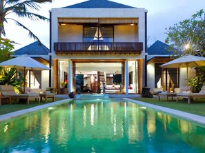 3 outdoor pools, pool umbrellas, sun loungers - Majapahit Beach Villas by Nakula (Sukawati)