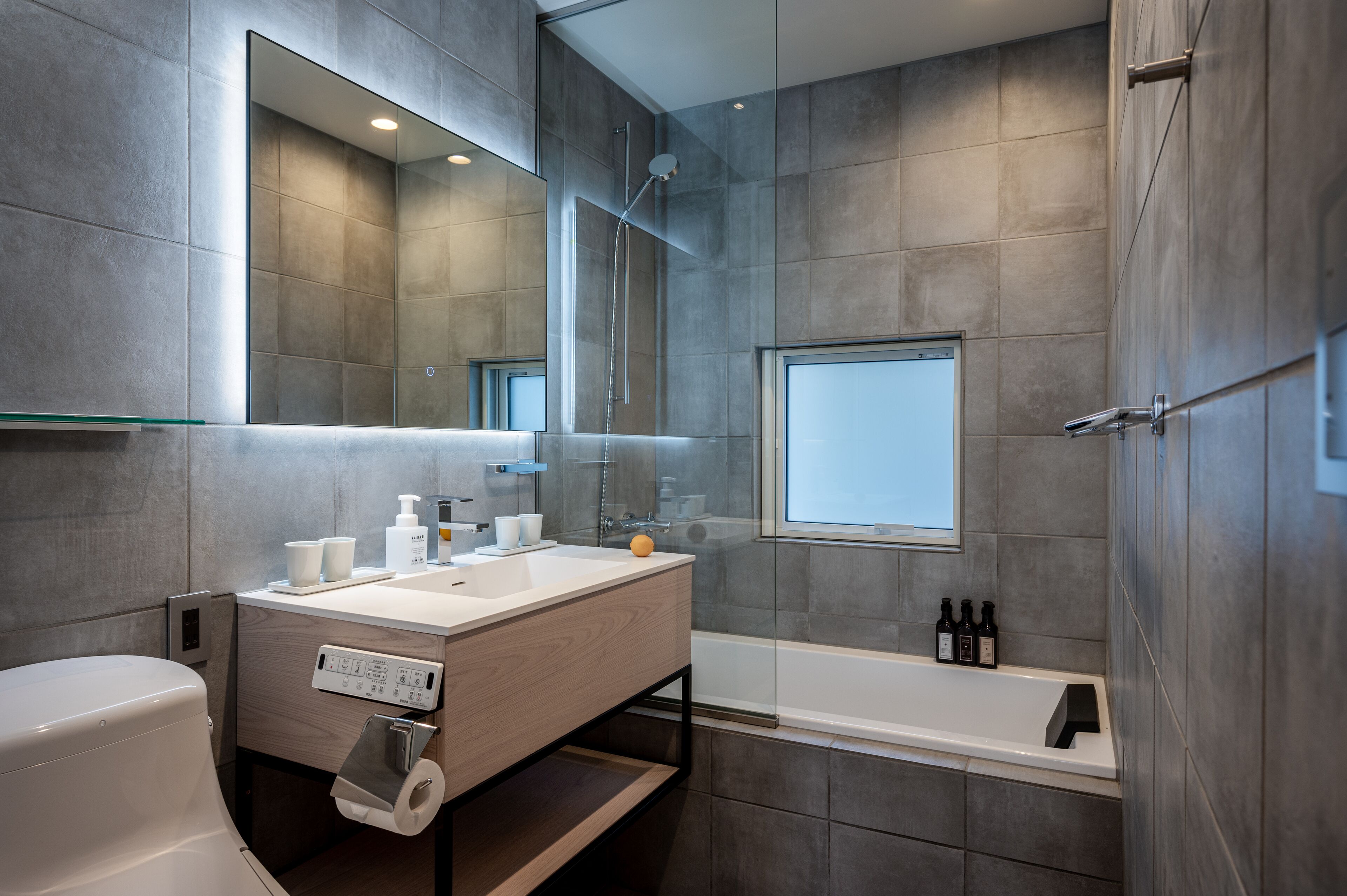 Apartment, 2 Bedrooms, Non Smoking | Bathroom | Hair dryer, slippers, electronic bidet, heated floors