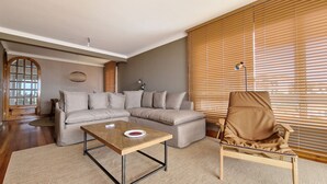 A modern living room with a sectional sofa, a coffee table, and a recliner. - Casa Ulli by LovelyStay (Canico)