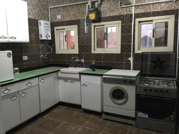 Fridge, oven, stovetop, electric kettle