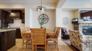 Dining - The Beach House, 2 Community Pools, 2,700 ft of fun! (Washington)