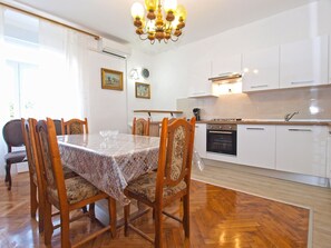 Dining - Apartment 1347/12668 (Istria - Pula), 1500m from the beach (Pula)
