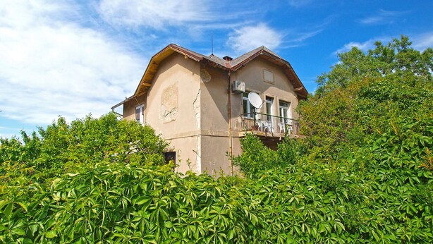 A two-story building with a sloped roof, surrounded by dense green foliage. - Apartment 1347/12668 (Istria - Pula), 1500m from the beach (Pula)
