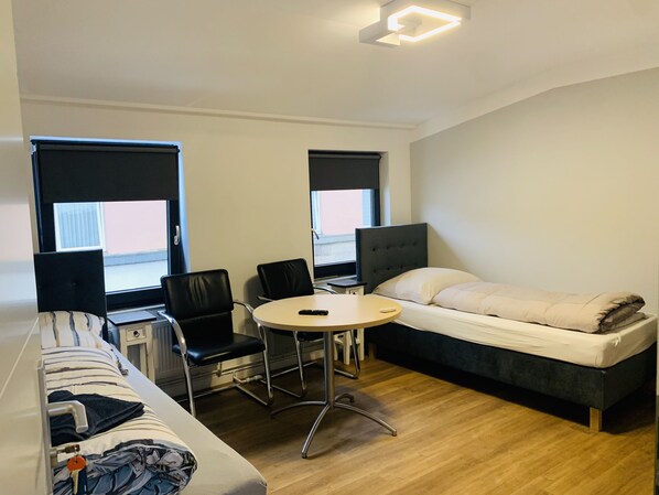 7 bedrooms, WiFi, bed sheets