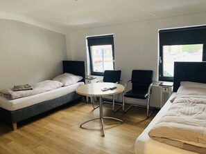 7 bedrooms, WiFi, bed sheets