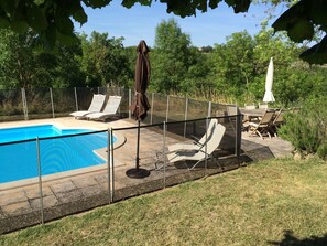 Pool - La Bonnetie - Beautiful stone cottage with pool (Livers-Cazelles)
