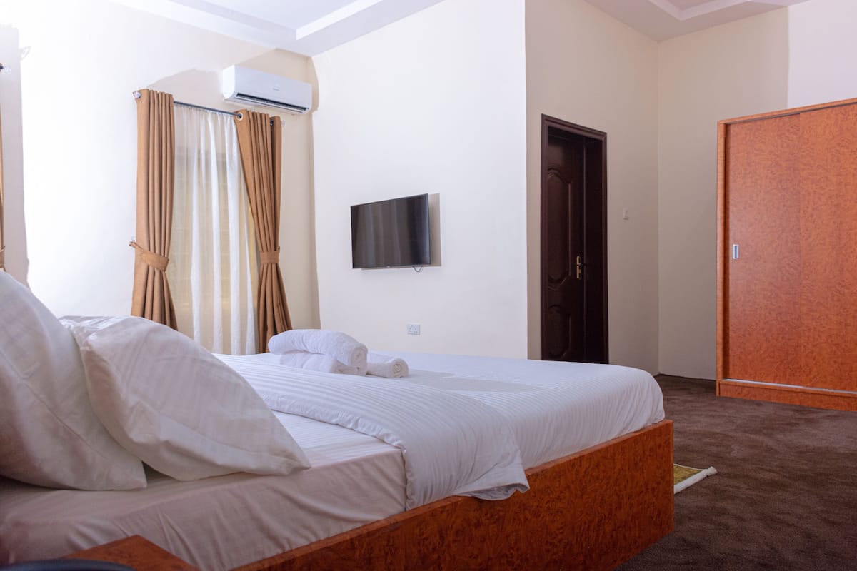 Suite Royal | 1 dormitorio, cortinas opacas, tabla de planchar con plancha