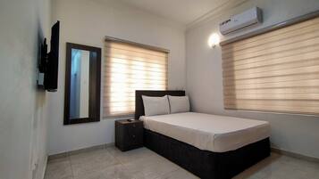 Apartamento | 2 quartos, escrivaninha, ferros/tábuas de passar roupa