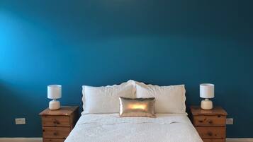 3 bedrooms, iron/ironing board, free WiFi, bed sheets