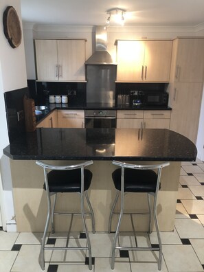 Nhà | Bếp riêng | Tủ lạnh, lò vi sóng, lò nướng, bếp nấu 