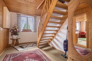 Interior - Holiday Apartment in Ferienhof Wetzel with Shared Garden and Terrace, ONE Pet allowed (Hergensweiler)