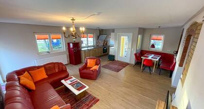 Cosy Apartment “Auszeit” on Farm with Mountain View, Wi-Fi, Terrace & Garden