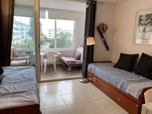 1 bedroom, iron/ironing board, internet, bed sheets - Loft Isla Apart by Srs (Sitges)