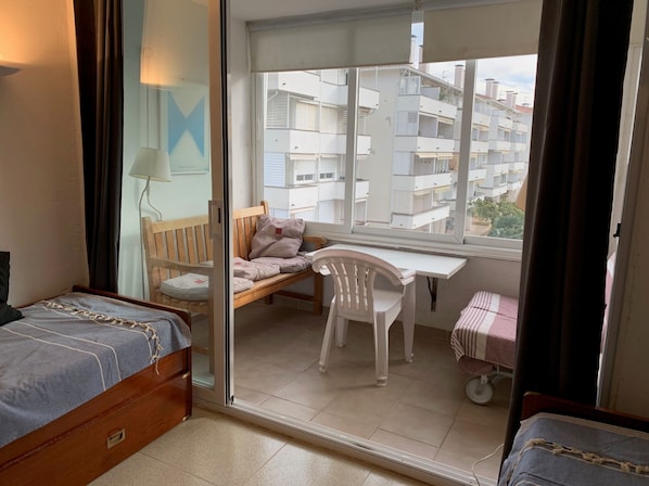 1 bedroom, iron/ironing board, internet, bed sheets