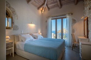 4 bedrooms, in-room safe, iron/ironing board, free WiFi