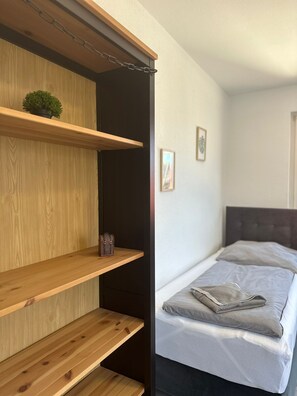 4 bedrooms, WiFi, bed sheets