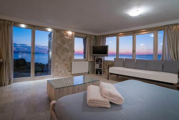 4 chambres, fer et planche à repasser, Wi-Fi gratuit, draps fournis