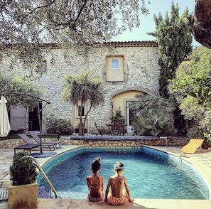 Piscina all'aperto, una piscina riscaldata