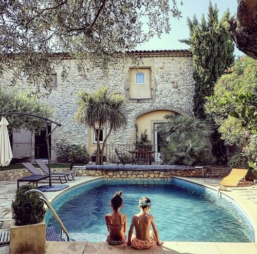 Gard  gîte 6 pers climatisé, piscine partagée chauffée,