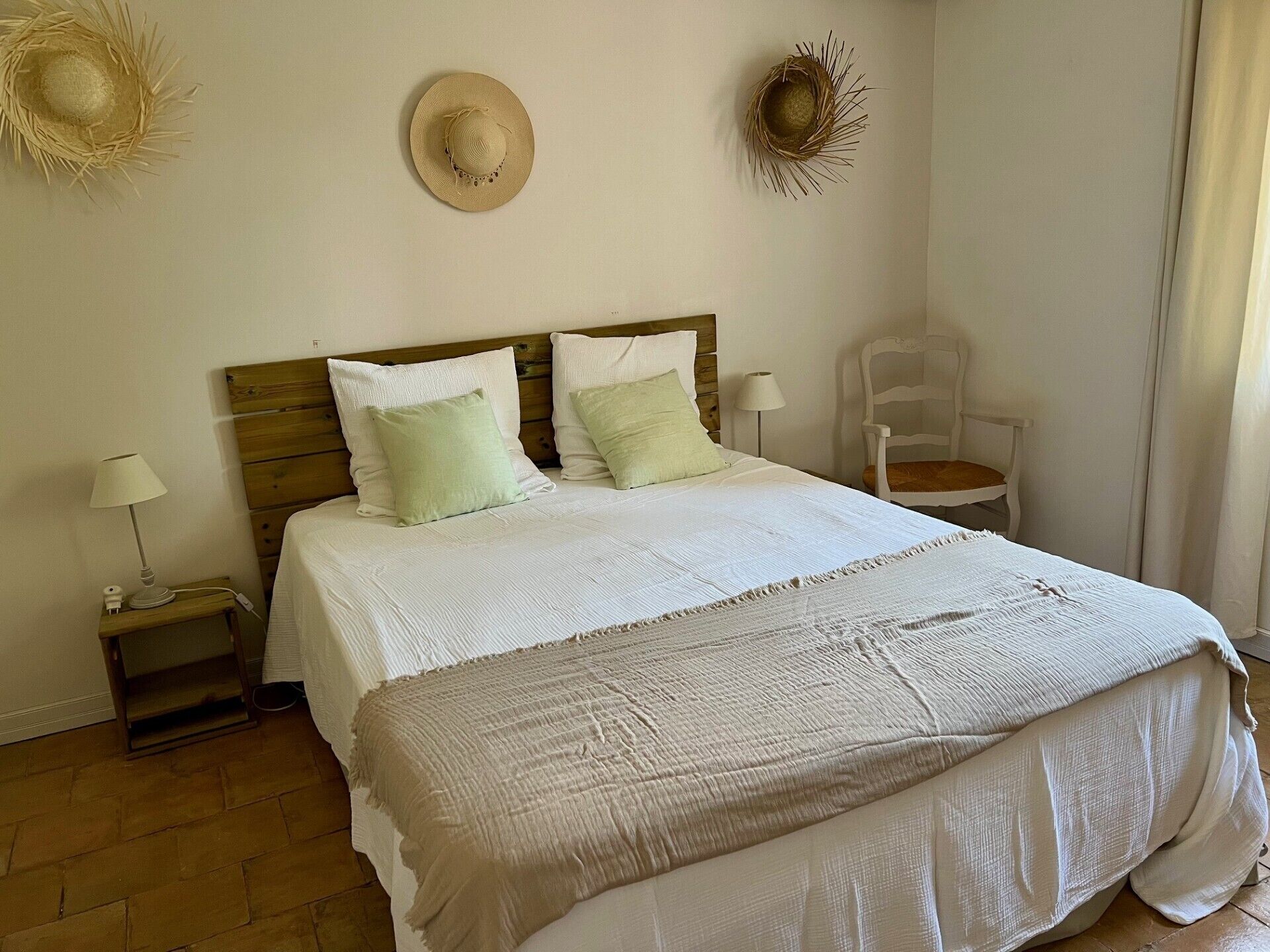 2 chambres, fer et planche à repasser, lit parapluie, Wi-Fi gratuit