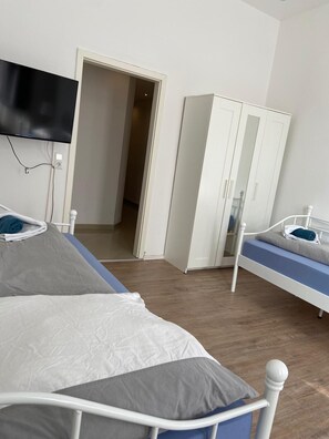 4 bedrooms, free WiFi, bed sheets