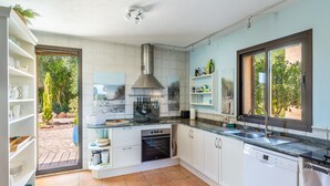 茶具/咖啡用具、冰箱、烤箱、炉灶
