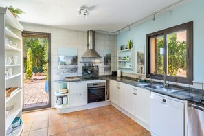 Kühlschrank, Ofen, Herdplatte, Geschirrspüler