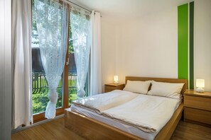 2 bedrooms, free WiFi, bed sheets - Holiday Home “ Ferienhaus Am Heidenbach” with Wi-Fi, Terrace & Garden (Deggenhausertal)