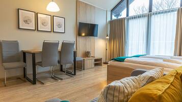 Family Studio Suite | Living area