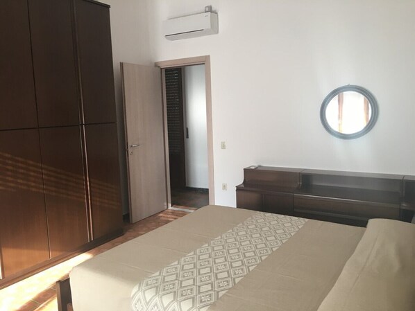 2 sovrum, strykjärn/strykbräda och sängkläder