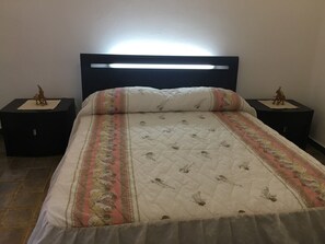 2 Schlafzimmer, Bügeleisen/Bügelbrett, Bettwäsche