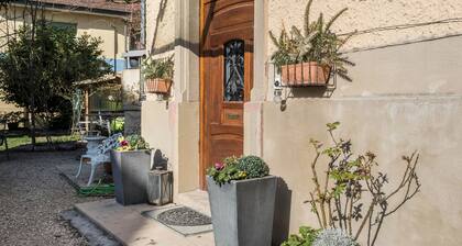 Attic Room with Kitchenette 'Kletterrose' Near the Historic Old Town